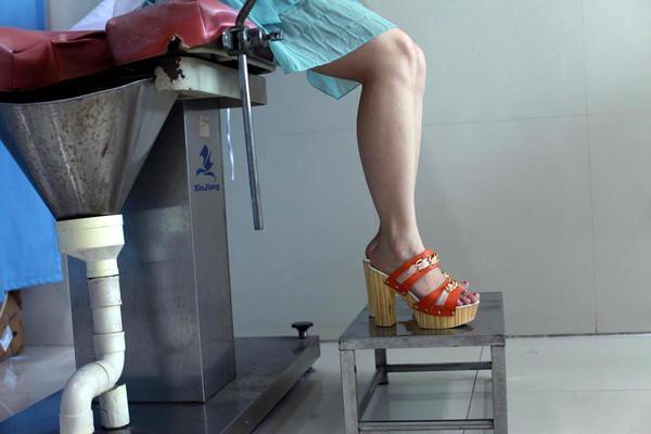 那些“未婚先孕”的女生后来咋样了？四种结局，前三枚都是苦果