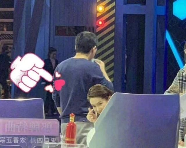 李承铉父女探班戚薇，女儿浓眉大眼似漫画少女