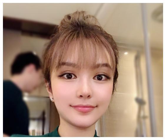 周扬青晒近照增肥成功，曾分手暴瘦至44.6公斤，罗志祥发文引关注