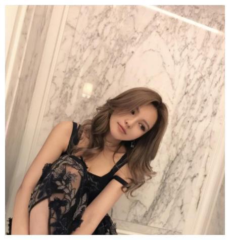 周扬青晒近照增肥成功，曾分手暴瘦至44.6公斤，罗志祥发文引关注