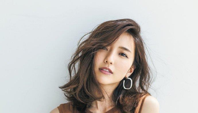 真野惠里菜婚纱照曝光日籍女神老公身份及婚礼照引热议