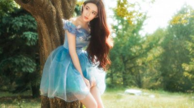 ​学生妹程彤颜性感丝袜制服写真