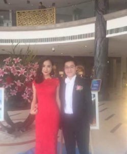 ​女解说伊芙蕾雅结婚了 LOL小智的微博却沦陷了