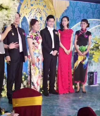 女解说伊芙蕾雅结婚了 LOL小智的微博却沦陷了