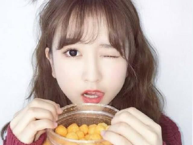 女生暗恋你，这几个肢体动作会“出卖”他，男生，一定要看仔细了