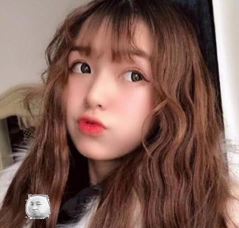 允恩风格越来越大胆,直播卸妆,惊呆旁人,网友:年轻就是好