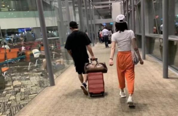 郑恺新恋情曝光?女方身材火辣,颜值赶超程晓玥,网友:艳福不浅