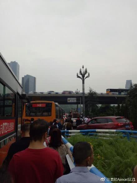 重庆车辆限行第一天首张罚单开出!发生了什么?快来一起看看!