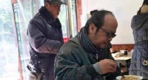 49岁窦唯三婚妻子曝光,颜值无可挑剔,难怪看不上王菲