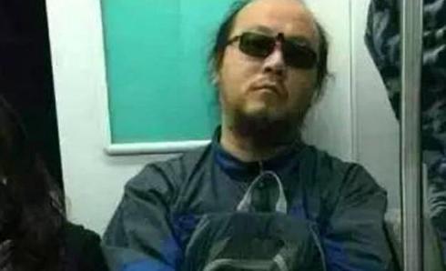 49岁窦唯三婚妻子曝光,颜值无可挑剔,难怪看不上王菲