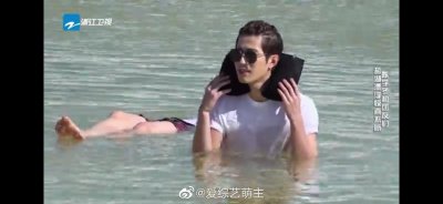 ​啊啊啊啊啊啊啊啊啊陈学冬上演湿身诱惑，身材也太好了吧