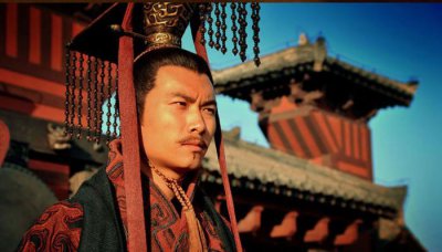 ​曹丕扣押汉献帝的皇后，皇后宁死不从，曹丕无奈放人