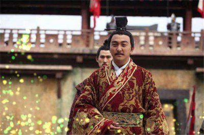 ​晋平公无能贪色，娶了年幼的公主，不久后在龙榻上将其摧残至死