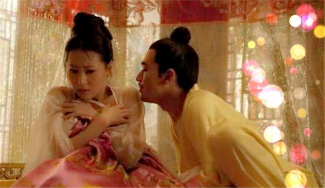 晋平公无能贪色,娶了年幼的公主,不久后在龙榻上将其摧残至死