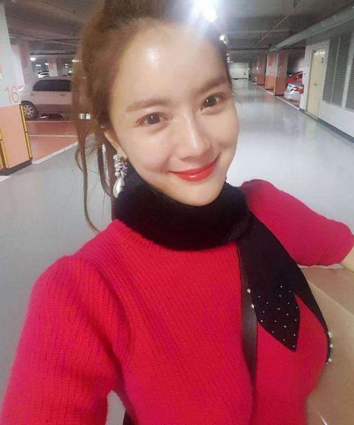 她因《放羊的星星》红遍中国，如今已为人母颜值下降