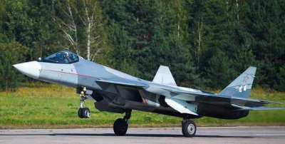 ​苏57坠毁了，明年也要服役？俄网友无情调侃：战斗机的铁生锈了