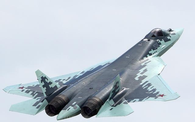 苏57坠毁了，明年也要服役？俄网友无情调侃：战斗机的铁生锈了