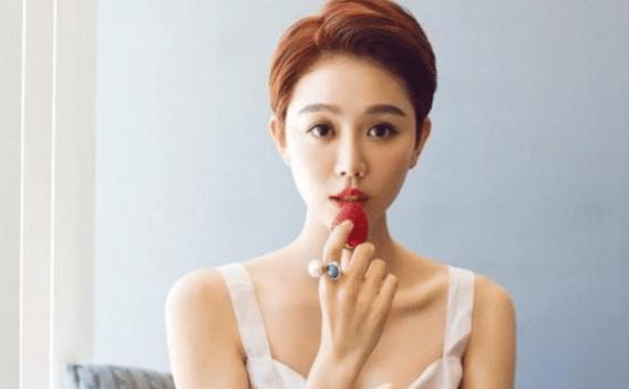 姜妍身材有多撩人？ 看到她“泳装写真”后，终于明白宋丹丹了