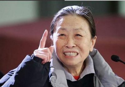 ​丑娘张少华被曝丑闻，慈祥人设一夜崩塌，网上讨伐声无数