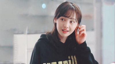 ​郑爽带男友录节目，接长发穿裙子仙气十足，男友成助理贴心照顾