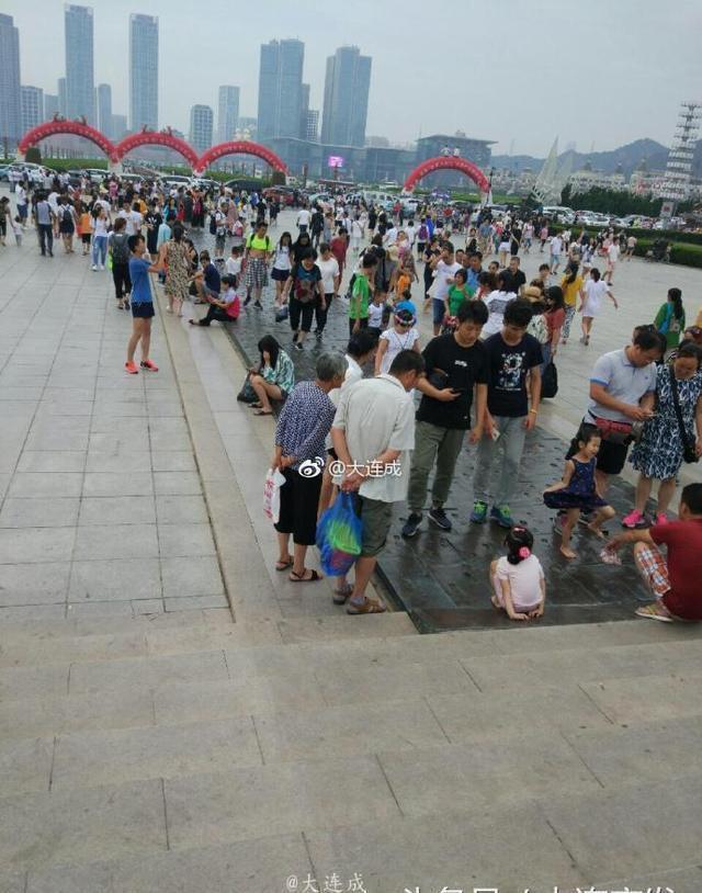 大连星海百年城雕屡遭践踏 官方：24小时巡视加强管理