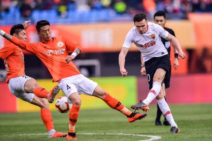 深足也有自己的“金左脚”球员，塞尔纳斯继续奉献超级世界波！