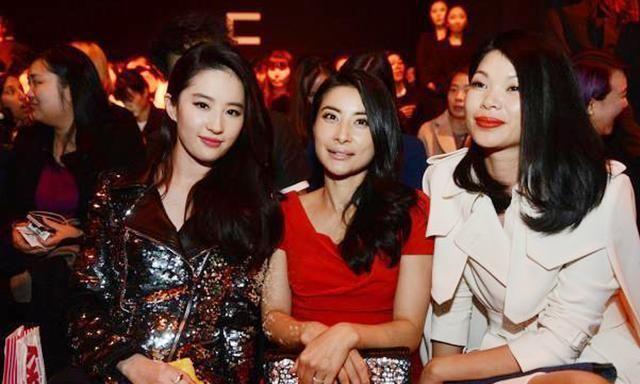 跳水女王郭晶晶近况，四年给霍家生了三个孩子