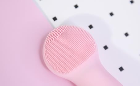 德尔玛洁面仪使用方法 德尔玛洁面仪怎么充电