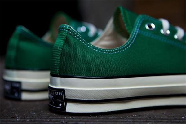 匡威黑标和三星标哪个贵 两者区别大了