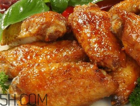 鸡翅有点味还能吃吗 鸡翅有味了怎么办