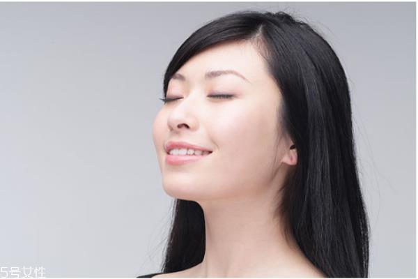 脸上长痘痘可以用酒精消毒吗 正确排毒是关键