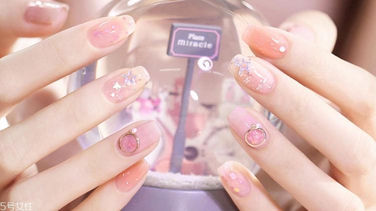 美甲跳色什么意思？美甲跳色有什么作用？