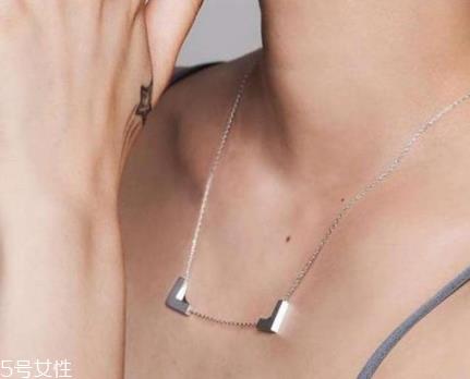 什么样的锁骨链好看 让你的颈部不再留白 什么样的锁骨链好看 让你的颈部不再留白