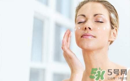 遮瑕膏和隔离霜哪个先用?隔离霜和遮瑕膏的顺序 遮瑕膏和隔离霜哪个先用?隔离霜和遮瑕膏的顺序