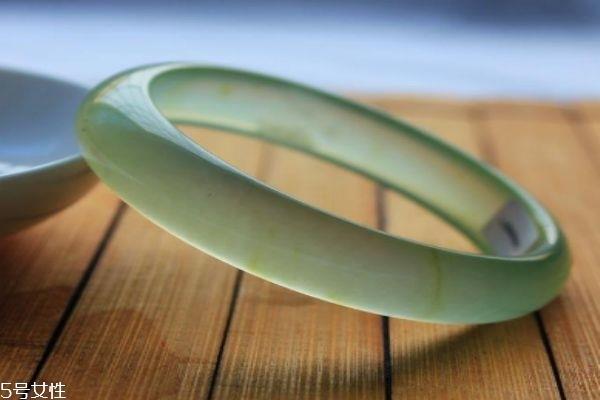 什么是蓝田玉呢 蓝田玉主要产自哪里呢 什么是蓝田玉呢 蓝田玉主要产自哪里呢