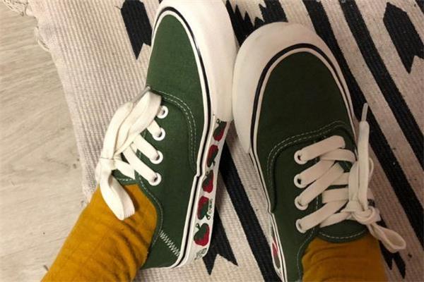 vans小草莓在哪买 vans草莓鞋哪里有卖 vans小草莓在哪买 vans草莓鞋哪里有卖