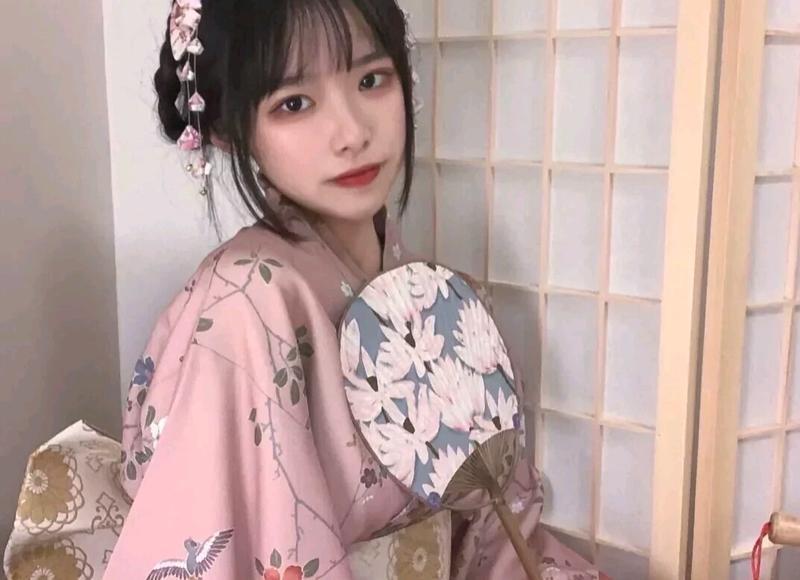 一个女人很想你时，会有五个“忍不住”，无法掩藏！