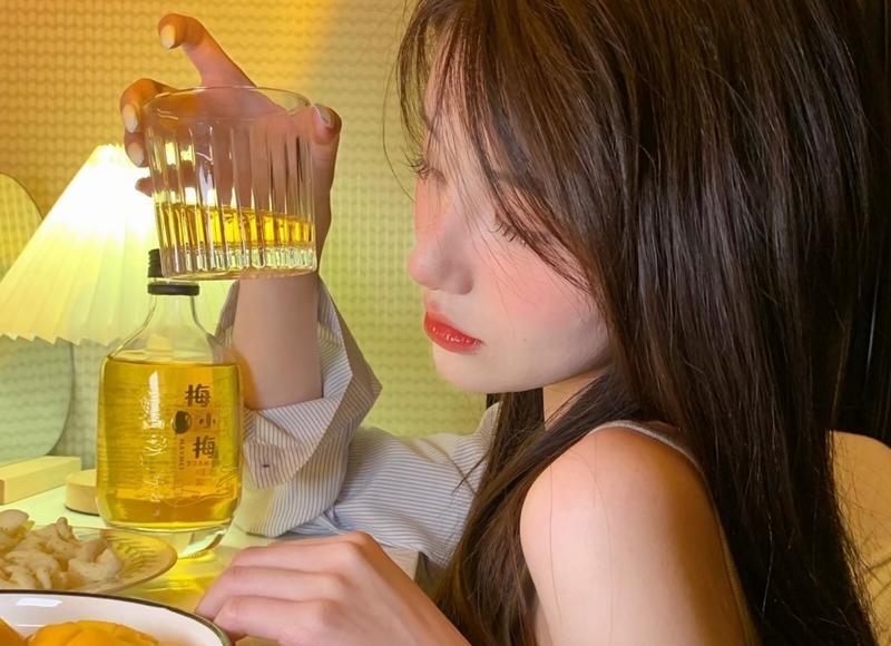 如果有人偷偷暗恋你是哪三种表现(已婚男人暗恋你藏不住的表现)