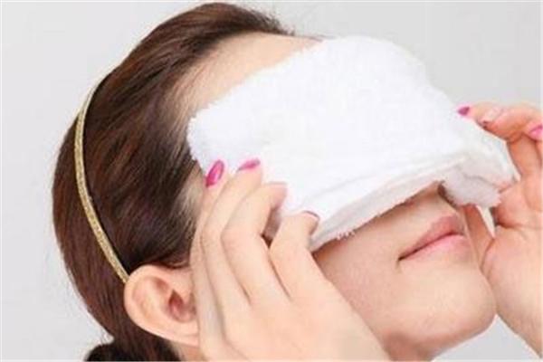 茶包敷眼睛的正确步骤 绿茶茶包效果佳