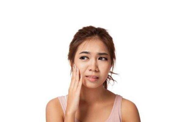 皮肤黄怎么变白 造成黄皮肤的原因有哪些 皮肤黄怎么变白 造成黄皮肤的原因有哪些