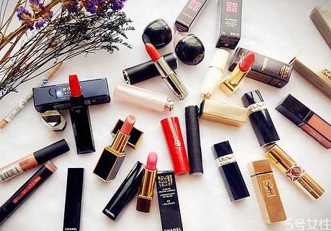 男生送女生口红合适吗 没确定关系能送口红吗 男生送女生口红合适吗 没确定关系能送口红吗