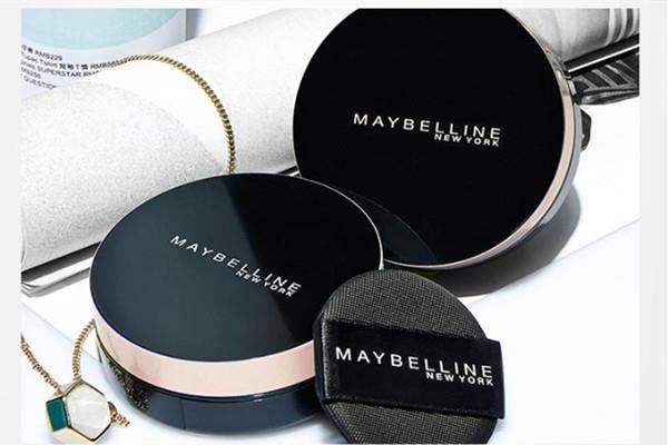 美宝莲超然无瑕轻垫霜有几个色号 美宝莲超然无瑕轻垫霜好用吗 美宝莲超然无瑕轻垫霜有几个色号 美宝莲超然无瑕轻垫霜好用吗