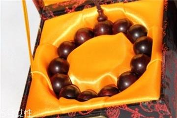 小叶紫檀手串可以沾水吗 会影响光泽 小叶紫檀手串可以沾水吗 会影响光泽