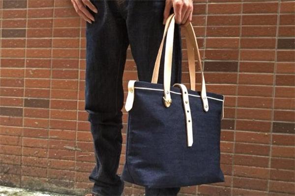 男生上班背什么包好看 男生上班适合背什么包