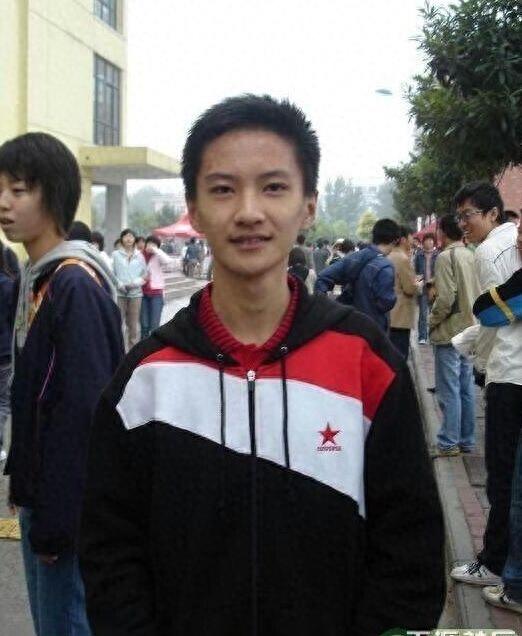 他13岁演《快乐星球》丁凯乐,出了书留了学,如今长成这样了