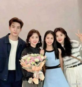 ​翁虹女儿16岁或将出道，热爱烹饪，继承妈妈高颜值