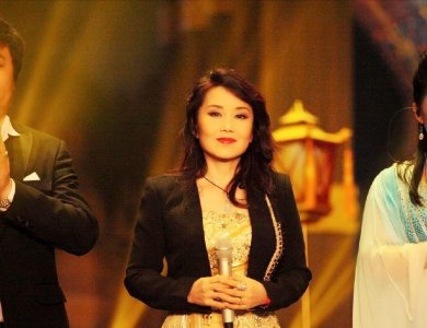 ​著名歌唱家胡月：嫁给陆剑民，造病历骗父亲，父亲去世后泣不成声