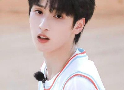 ​我是个很内向的学生，准备第一次跟女朋友出去约会，要怎样安排才能达到让女朋