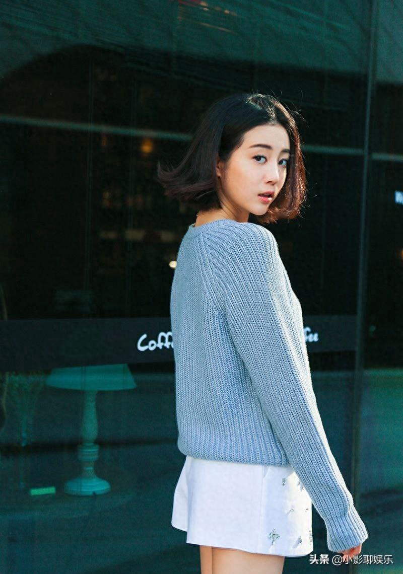 李溪芮的腿真的是又细又长，真不愧是超级腿精