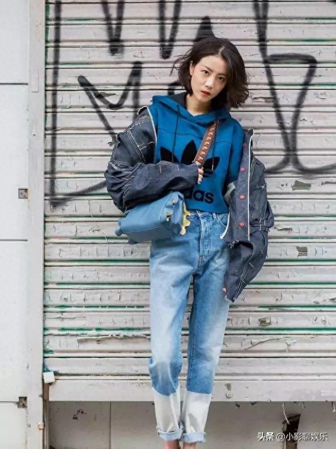 李溪芮的腿真的是又细又长，真不愧是超级腿精